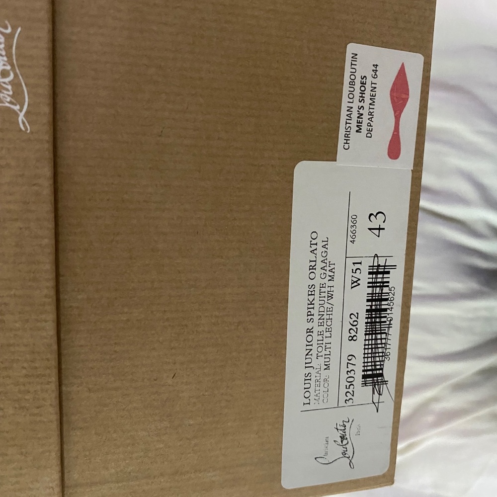 Christian Louboutin - Picture 7 of 8